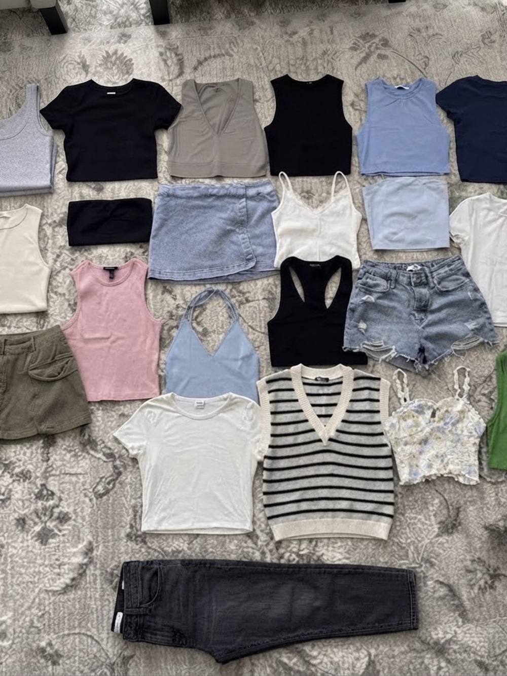 LARGE BUNDLE: ZARA, TNA, PacSun, AE, GARAGE & More